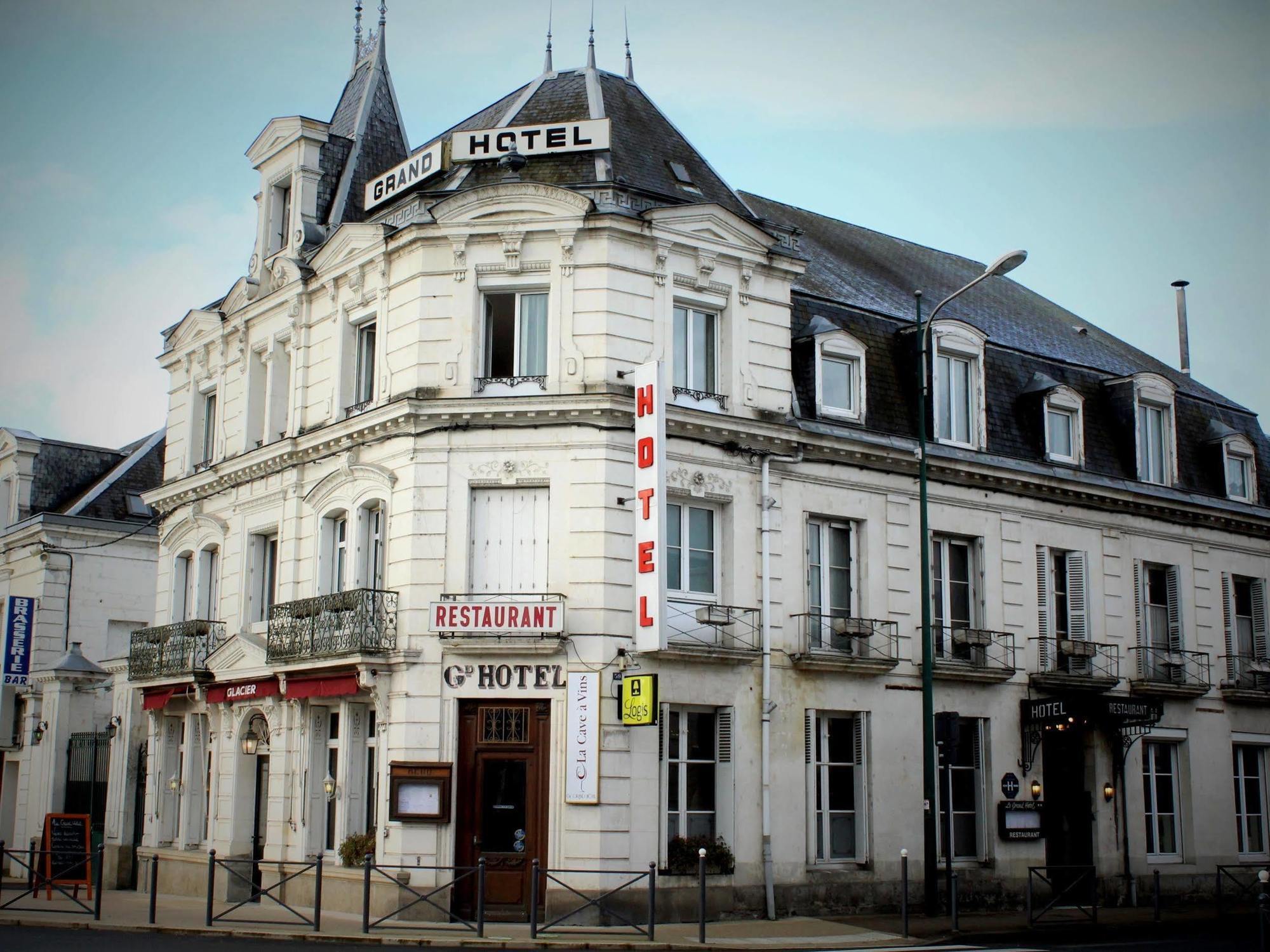 Logis Le Grand Hotel Château-du-Loir Buitenkant foto